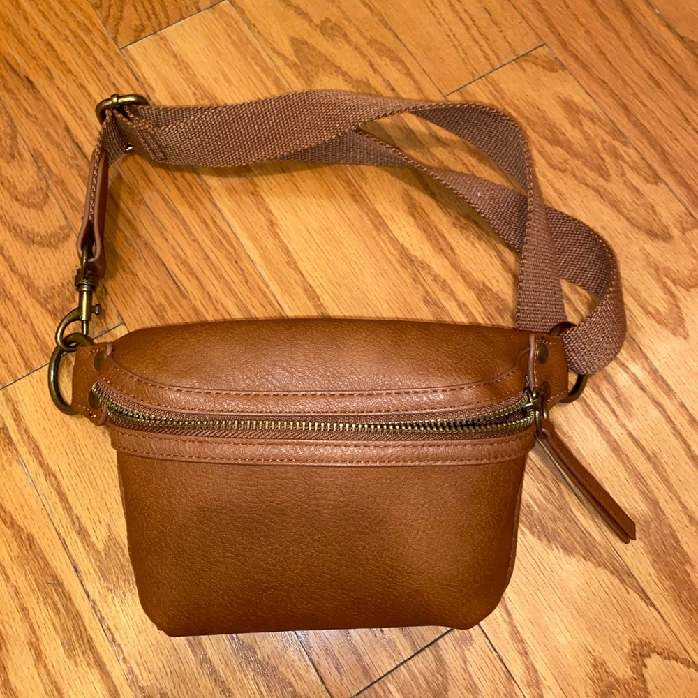 Universal Thread Fanny Pack